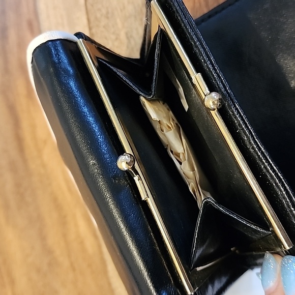 Gloria Vanderbilt Wallet - Picture 5 of 6